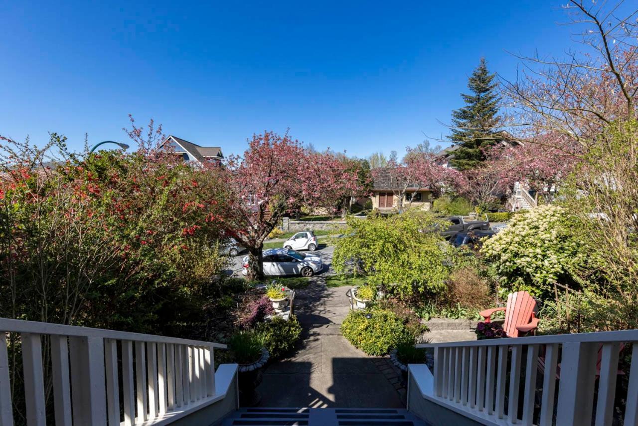 The Ivy On Parker Guest House Vancouver Exterior photo